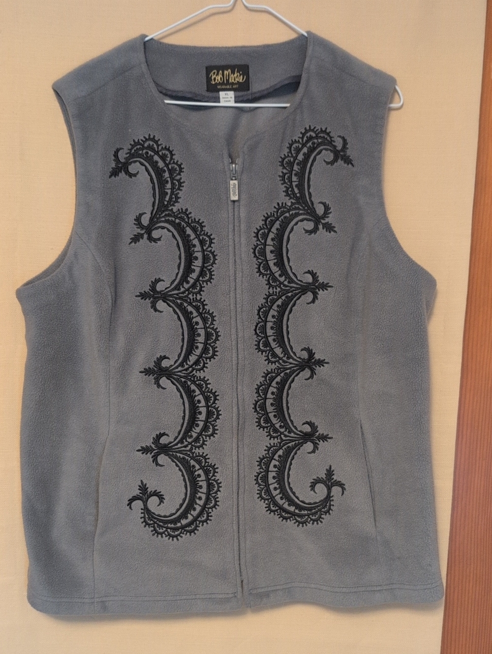 Bob Mackie Embroidered Black Floral Artwork Full Zip Vest Size Extra Large XL
